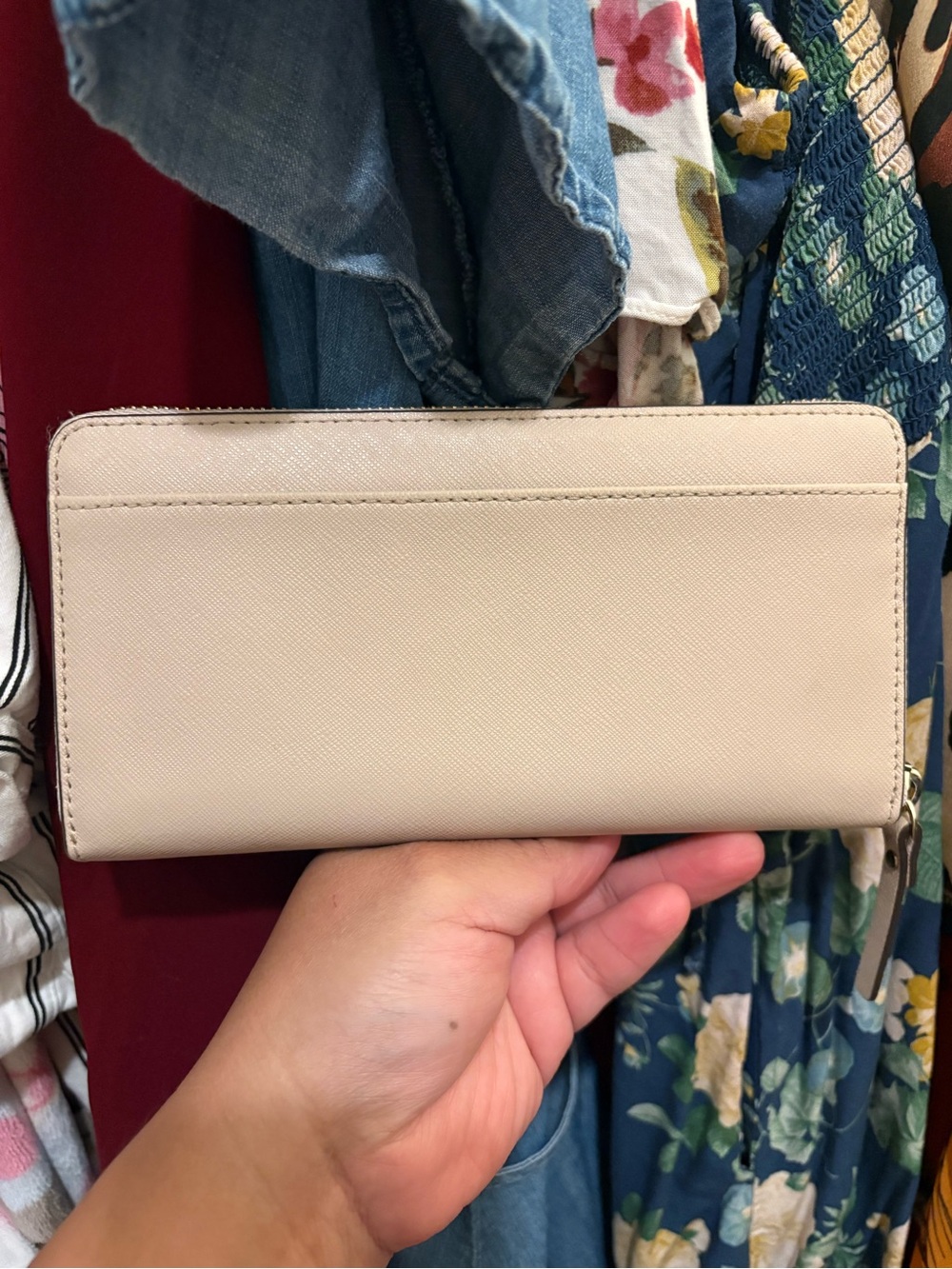 Kate Spade | Zip Around Wallet | Minnie Mouse - Picture 5 of 14